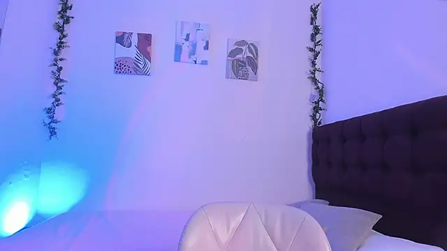 Snapshot of Athompzon chatting on 10/23/25, 07:23 Athompzon online show from 10/23/25, 07:23