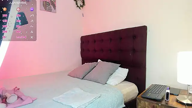 Snapshot of Athompzon chatting on 12/19/25, 07:21 Athompzon online show from 12/19/25, 07:21