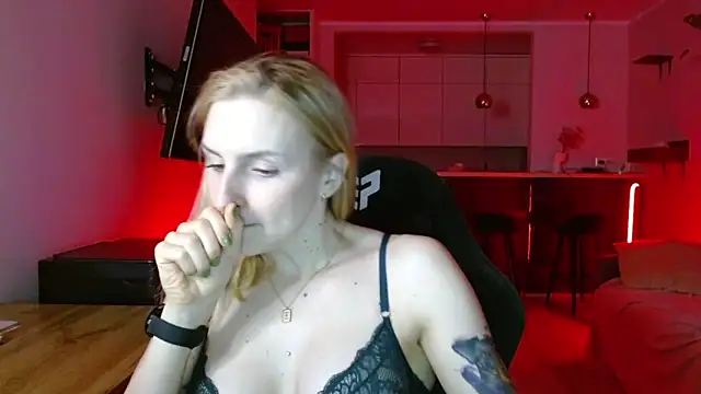 illusorycat online show from 11/13/25, 06:18