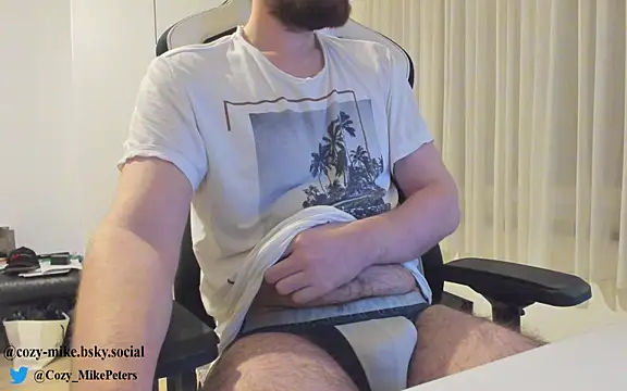 cozy-mike online show from 02/19/25, 01:40