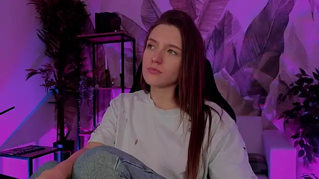 Snapshot of JennyDens chatting on 12/13/24, 05:49 JennyDens online show from 12/13/24, 05:49