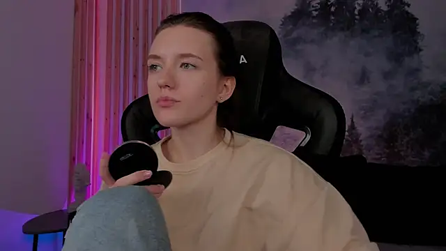 Snapshot of JennyDens chatting on 12/17/24, 09:07 JennyDens online show from 12/17/24, 09:07