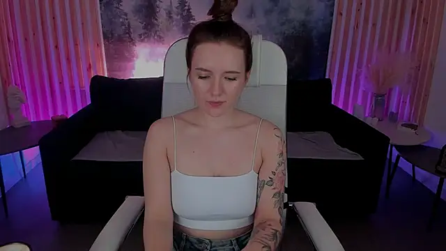 Snapshot of JennyDens chatting on 02/10/25, 08:53 JennyDens online show from 02/10/25, 08:53