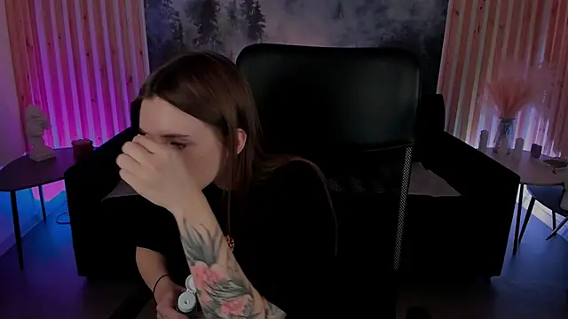 Snapshot of JennyDens chatting on 02/20/25, 05:01 JennyDens online show from 02/20/25, 05:01