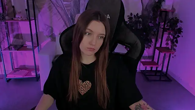 Snapshot of JennyDens chatting on 03/04/25, 02:17 JennyDens online show from 03/04/25, 02:17