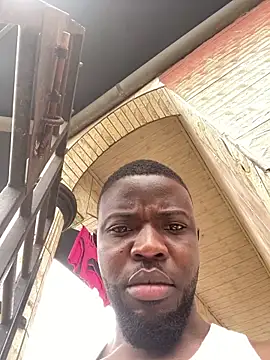 Snapshot of vannycov chatting on 09/17/25, 10:06 vannycov online show from 09/17/25, 10:06