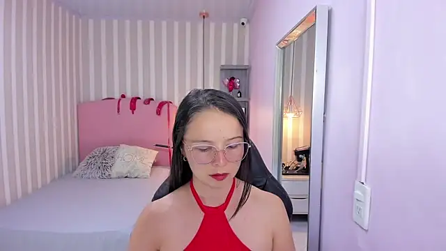 LORELAIGIVEN online show from 11/05/25, 12:27