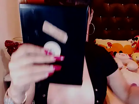 Snapshot of UnMarriedwifeTSX chatting on 03/20/25, 12:08 UnMarriedwifeTSX online show from 03/20/25, 12:08