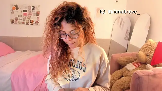 Snapshot of ValienteGirl_ chatting on 09/30/25, 03:22 ValienteGirl online show from 09/30/25, 03:22