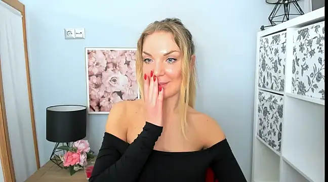 AulloraHoney online show from 02/24/25, 07:41