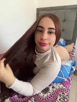 Snapshot of Elena222_ chatting on 04/24/26, 01:46 Elena222 online show from 04/24/26, 01:46