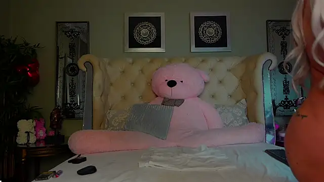 Snapshot of Squirt_Tanya chatting on 01/23/25, 11:36 Squirt Tanya online show from 01/23/25, 11:36