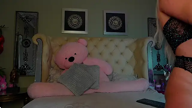 Snapshot of Squirt_Tanya chatting on 02/01/25, 02:58 Squirt Tanya online show from 02/01/25, 02:58