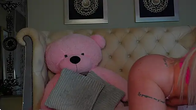 Snapshot of Squirt_Tanya chatting on 02/06/25, 05:46 Squirt Tanya online show from 02/06/25, 05:46