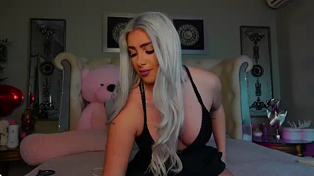 Snapshot of Squirt_Tanya chatting on 02/15/25, 11:25 Squirt Tanya online show from 02/15/25, 11:25