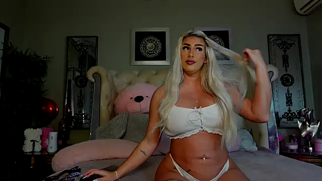 Snapshot of Squirt_Tanya chatting on 03/11/25, 12:44 Squirt Tanya online show from 03/11/25, 12:44