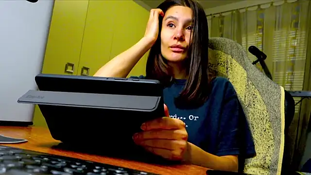 GodlyTheia online show from 12/15/25, 10:08