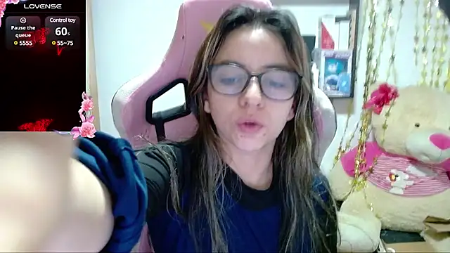 Maggie Fox3 online show from 02/01/25, 03:41