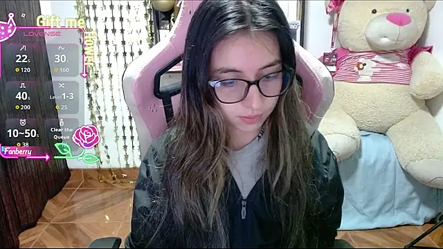 Maggie Fox3 online show from 10/12/25, 03:38