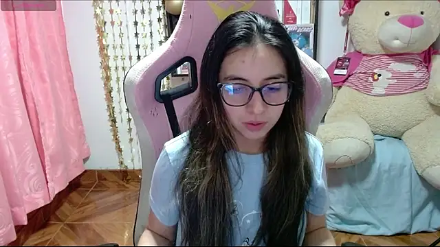 Maggie Fox3 online show from 10/23/25, 02:11