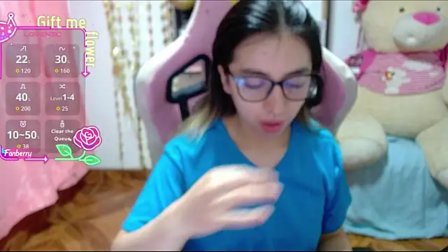 Maggie Fox3 online show from 10/25/25, 12:51