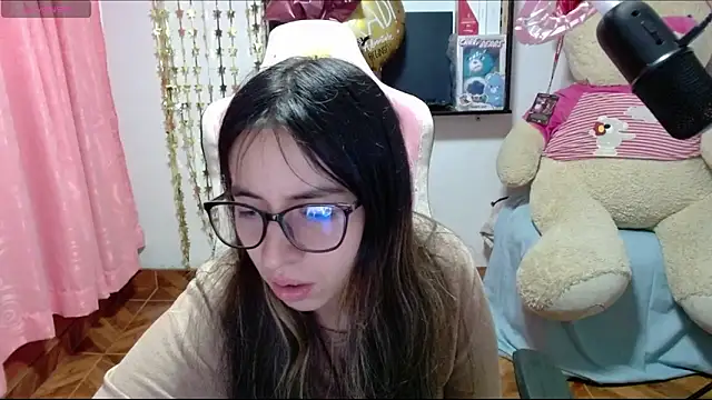 Maggie Fox3 online show from 11/25/25, 01:38