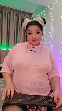 Larissa K online show from 12/17/25, 03:18