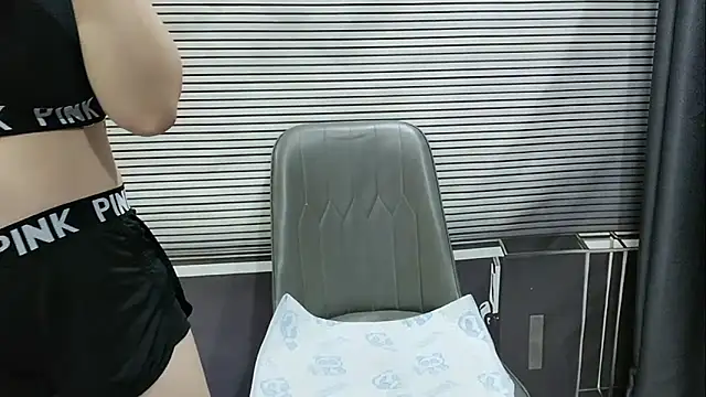 pelue online show from 09/25/25, 01:42