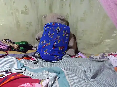 Snapshot of Alora-shine chatting on 03/19/25, 08:11 Alora-shine online show from 03/19/25, 08:11