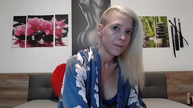 Naschkatze01 online show from 09/26/25, 06:12