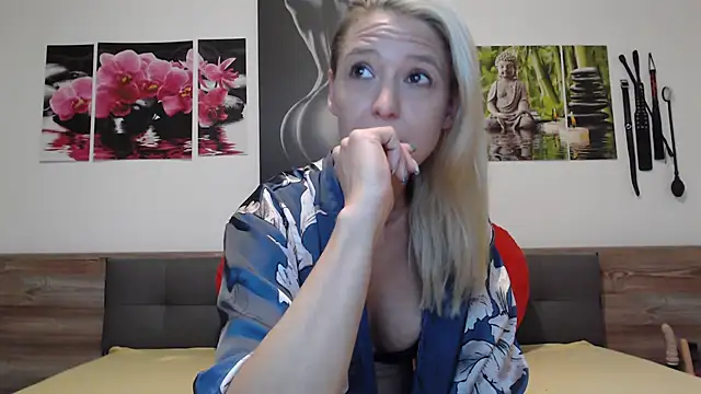 Naschkatze01 online show from 10/19/25, 06:14