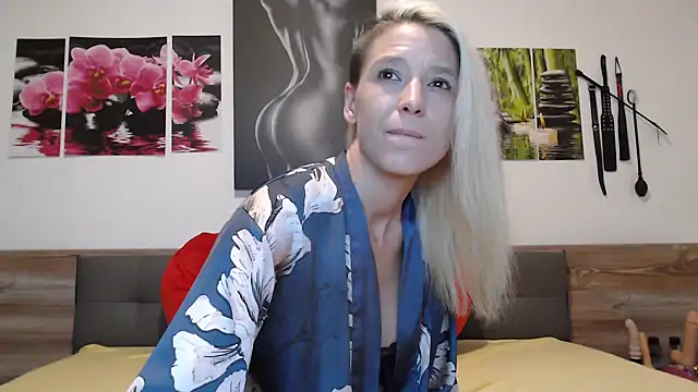 Naschkatze01 online show from 10/28/25, 07:38