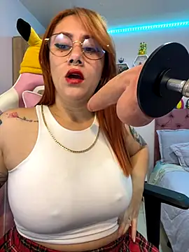 Luna Paris  online show from 10/28/25, 02:20