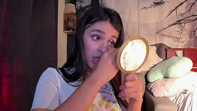 annyluna1 online show from 12/15/25, 11:42