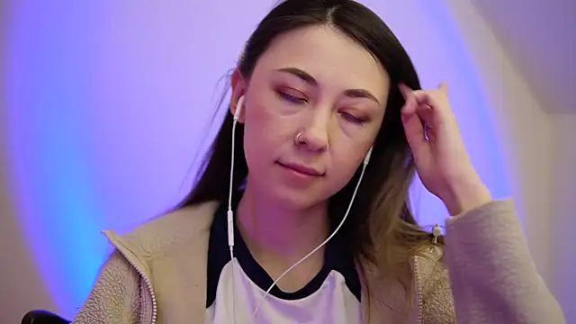 chibi moon  online show from 03/22/25, 09:21