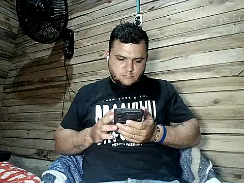 Snapshot of Arcangel_05 chatting on 05/10/26, 04:39 Arcangel 05 online show from 05/10/26, 04:39