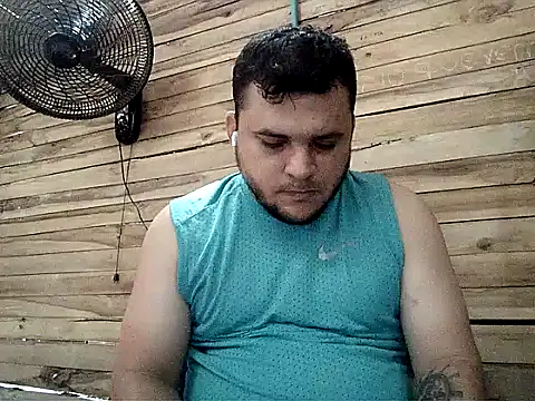 Snapshot of Arcangel_05 chatting on 05/11/26, 04:04 Arcangel 05 online show from 05/11/26, 04:04