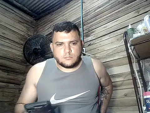 Snapshot of Arcangel_05 chatting on 05/13/26, 03:59 Arcangel 05 online show from 05/13/26, 03:59