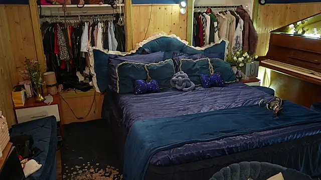 VanessaDoyle online show from 10/26/25, 11:49