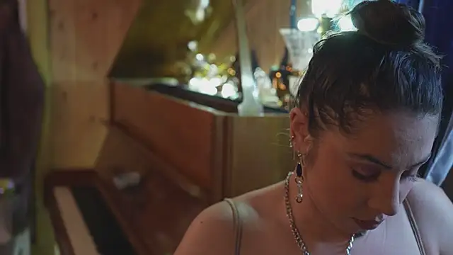 VanessaDoyle online show from 10/27/25, 08:18