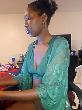 Snapshot of oliviaprettypussy chatting on 10/23/25, 01:43 oliviaprettypussy online show from 10/23/25, 01:43