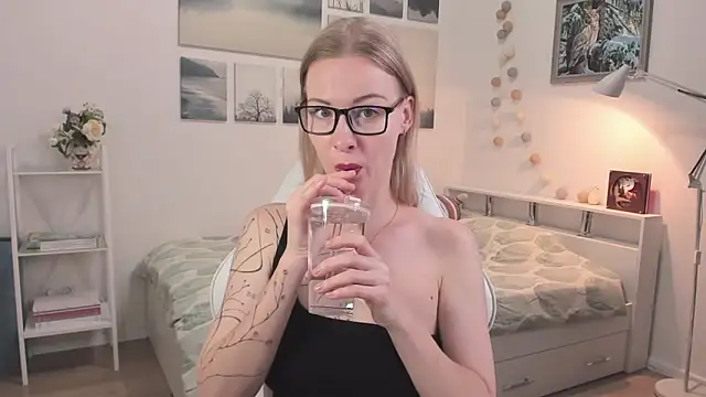 MissRightX online show from 11/04/25, 10:47