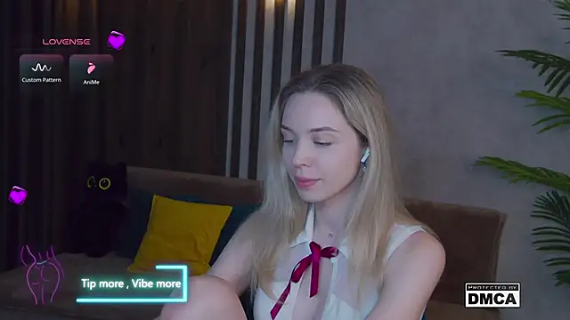 Holl1Would online show from 02/23/25, 11:14