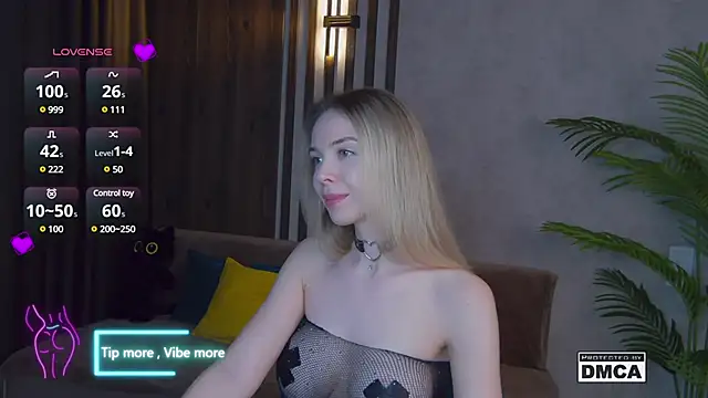 Holl1Would online show from 03/02/25, 10:59