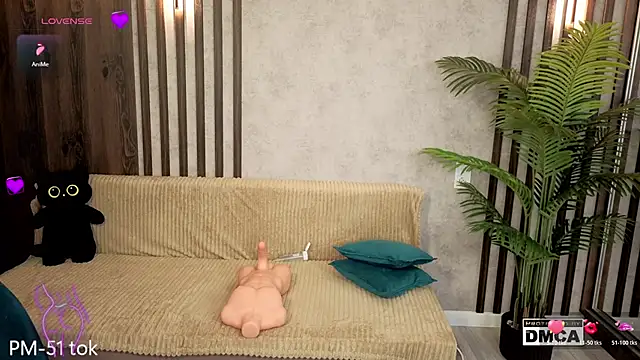 Holl1Would online show from 03/31/26, 07:42