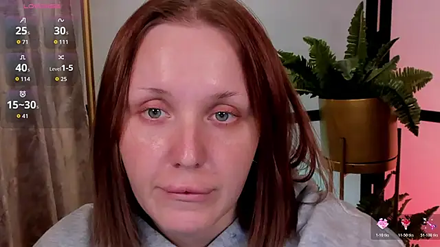 Snapshot of LianaFord chatting on 05/13/26, 04:54 LianaFord online show from 05/13/26, 04:54