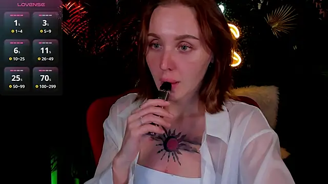 Snapshot of LianaFord chatting on 05/19/26, 05:52 LianaFord online show from 05/19/26, 05:52