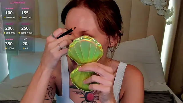Snapshot of LianaFord chatting on 05/22/26, 04:30 LianaFord online show from 05/22/26, 04:30