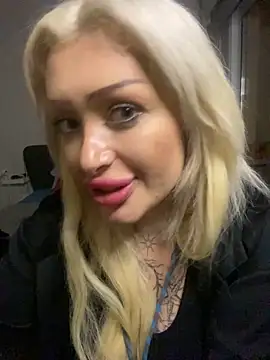 Snapshot of JennaLinn chatting on 10/09/25, 04:38 JennaLinn online show from 10/09/25, 04:38