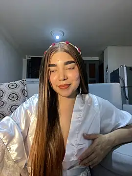 Snapshot of DulceChloe99 chatting on 04/10/26, 04:50 DulceChloe99 online show from 04/10/26, 04:50